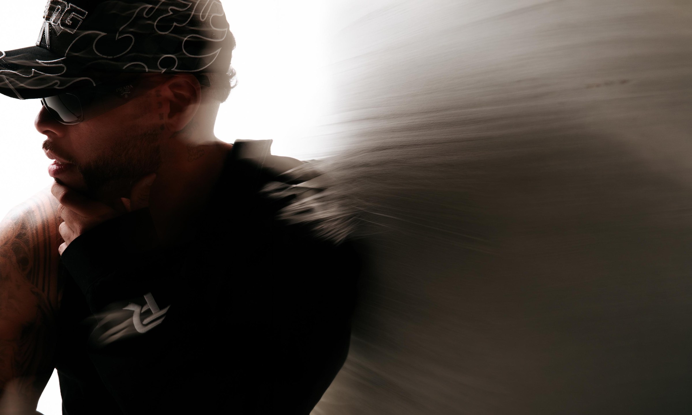 Dynamiqo in profile with a sweeping motion blur